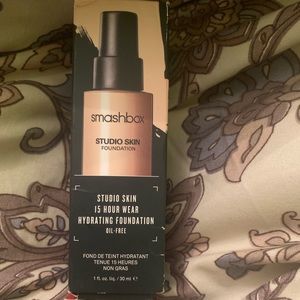 Smashbox studio skin foundation shade 1.1